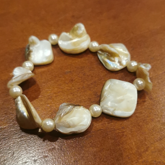 Costume Jewelry bracelets - Picture 4 of 6